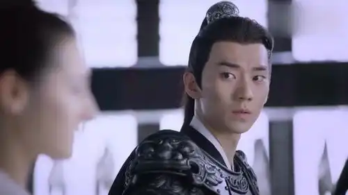 三生三世枕上书凤九看到黑发帝君,眼神挪不开,都忘记行礼了