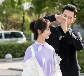 杨紫为李现庆生,罕见晒出两人贴脸照,称呼却撇清关系