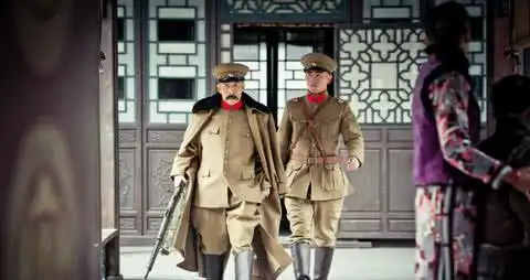 少帅导演张黎为什么非要李雪健饰演大帅文章饰演少帅不可呢
