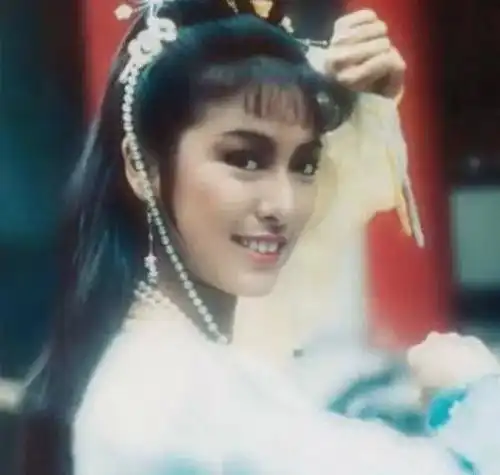 看了金庸武侠世界的歪嘴黄蓉,我更怀念翁美玲8版黄蓉对比
