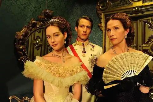 新版茜茜公主服饰不比老版差700套裙子,茜茜一人穿50套