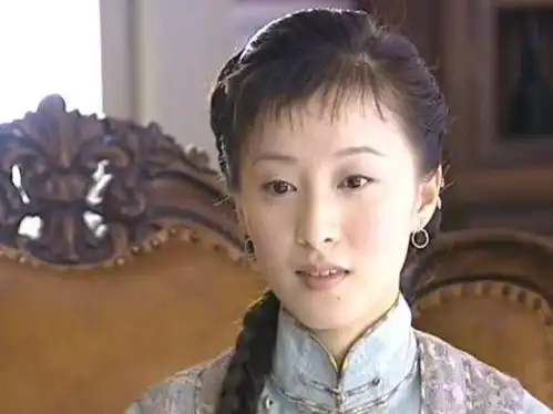 情深深雨蒙蒙中的她,与老公似隔辈人,今晒素颜照美貌依旧
