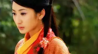 杨幂给她下跪,气质艳压佟丽娅,这个横店女王为何不火