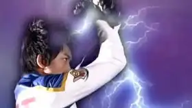 爱情公寓金甲战士能量启动金甲战士变身成龙虾怪了