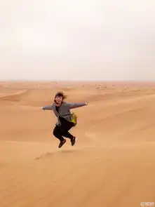 柳岩携家人出游露玉臂长发飘扬媚眼风情