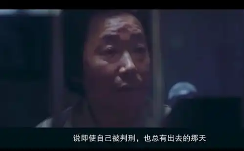 群情激愤电影素媛原型罪犯出狱,群众猛踩罪犯乘坐车辆,现场一度失控