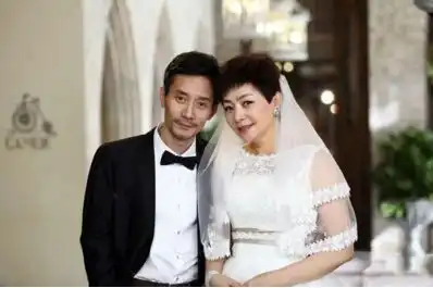 53岁宋丹丹婚纱照,宋丹丹三个老公和现任富豪老公赵玉吉照片年龄
