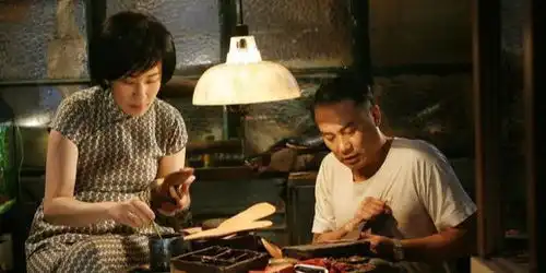 我们在外的应酬越来越多,面对家里走心问候却越来越少

