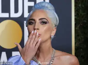 组图ladygaga蓝色长裙亮相金球红毯致敬朱迪嘉兰