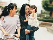 姚晨称与马伊琍初次见面就像老友,曾为了拍戏坚持四十天不见孩子