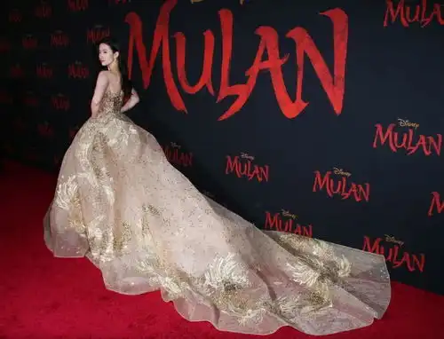 章子怡10年前就想演的花木兰,凭什么给了刘亦菲