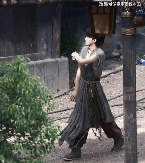 斗破苍穹2曝路透,何洛洛披麻袋神似胡歌,网友别碰瓷
