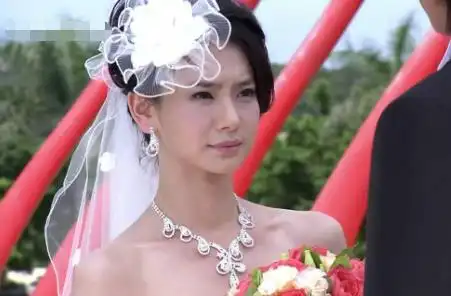 夏家三千金演员现状女主当妈女二嫁美国人,而她整成网红脸