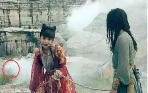 最令人吃惊的穿帮镜头,杨幂的表情露了啥,网友都说太傻气了
