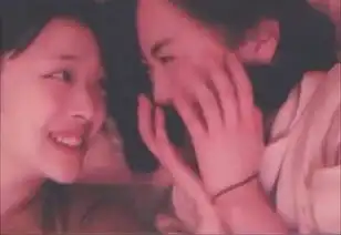 雪梨晒与友人亲密躺在一起的视频,深情凝望对方眼神溺爆了
