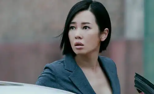 曾与导演同居12年,导演却在她怀孕时出轨,今身家过亿仍单身