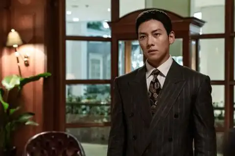 池昌旭接下来还有3部剧1综艺又收到新剧twelve出演提案,有望和马东石一起成为超级英雄
