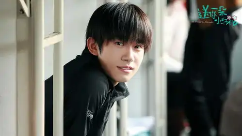 小红花导演说,易烊千玺跟韦一航的内心,是有高度重合的
