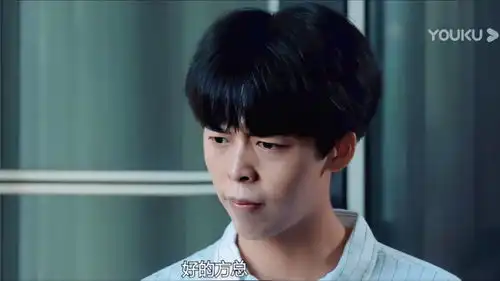 罗俊林出演的都市网剧夏天的风荧屏剧照曝光
