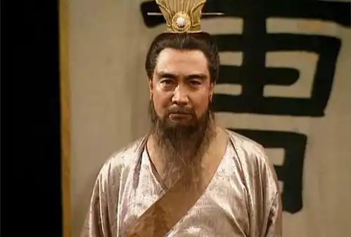 貂蝉被曹操送给关羽后,为何次日便选择自尽幕后实情引人唏嘘
