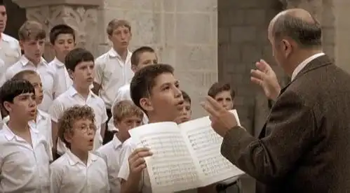 从坏小孩角度解读,电影放牛班的春天所传达的教育理念