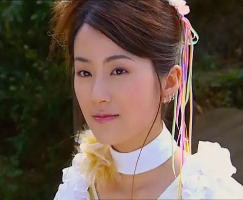 颈上添花的古装女子,厉胜男清纯白飞飞甜美雪晶灵很细心
