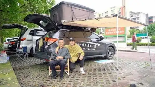 父亲节特辑丨25岁小伙携父环华旅行的故事