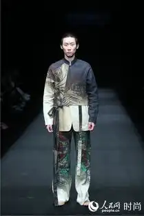 新申亚麻孙林携鸟语花裥集再次点亮2017秋冬中国国际时装周