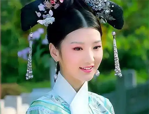 甄嬛传瑛贵人的这个举动撞在甄嬛眼里,注定会死于非命
