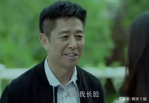 他是最调皮的导演,带着妻子演了5部戏,演一部火一部