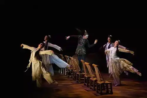当女汉子画风突变成软妹子,矜持的英国人都激动了
