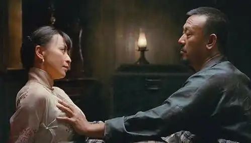 金星问刘嘉玲姜文手放在你胸上,你咋没反应刘嘉玲坦言很喜欢