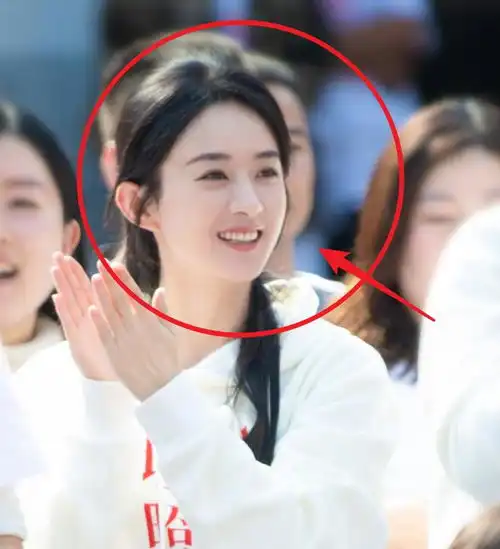 入组五天就杀青赵丽颖新剧被批敷衍,我却关注她杀青照中的状态
