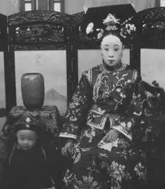 大清末代皇帝溥仪为何不留辫子
