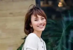 不老女神袁泉,温婉大气不失风韵,不输当今一线女演员
