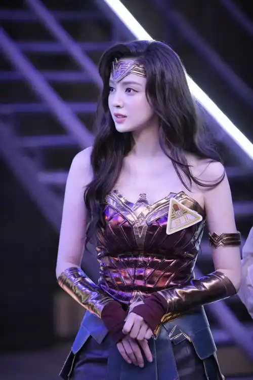 古力娜扎cosplay多样化形象角色理解与女性力量的展现
