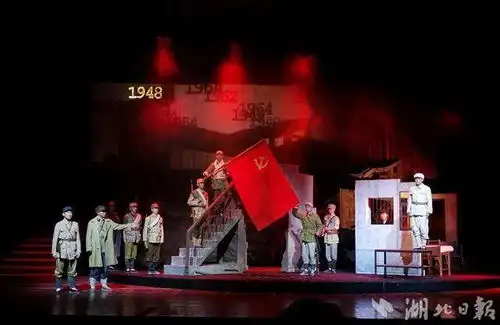 还原老英雄本色人生,话剧张富清在武汉持续热演
