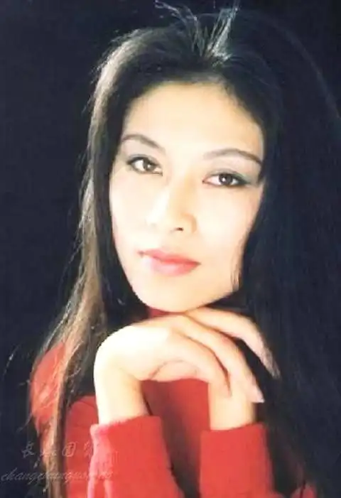 岳红的漂亮女儿近照曝光身材苗条长腿抢镜