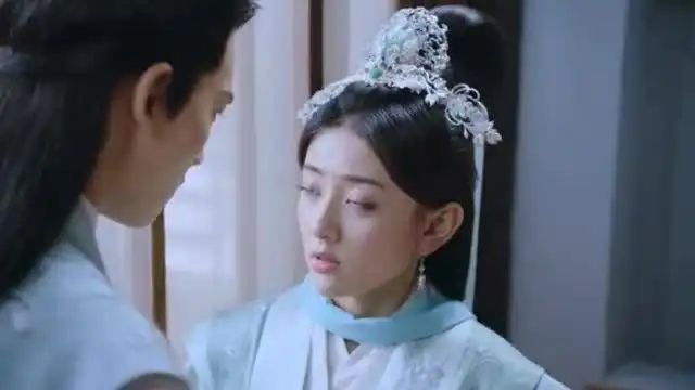 双世宠妃2流觞的人皮面具已经脱掉了,却没想到来了个不速之客