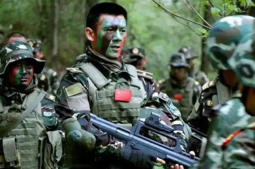 湖南特种兵邓文斌退伍成悍匪,为逃追捕,跨3国娶5个老婆