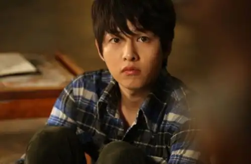 太阳的后裔宋仲基华丽回归退去婴儿肥成为男子汉组图
