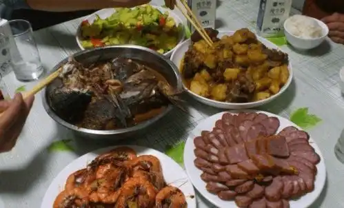 9桌家常菜美食,最后一桌找不到一个辣椒,看的我都食欲大开
