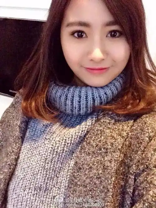 她是功夫里被周星驰救下的小女孩,今成大美女
