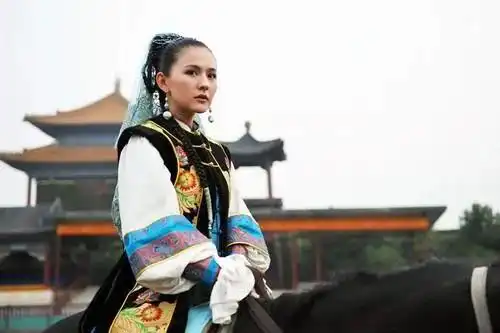 她是黄轩的初恋,甄嬛传里最冷傲的嫔妃,曾患重度抑郁症,凭借农妇形
