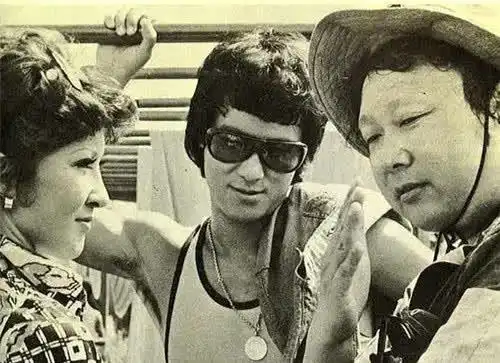 丁佩李小龙死在她床上,粉丝要她偿命,为何向华强还是娶了她
