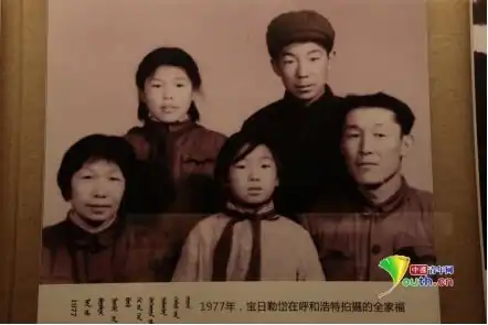 草原儿女忆治沙以蒙古马精神守家园
