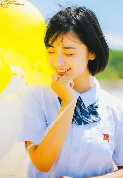 辛芷蕾火了之后扎丸子头演18岁傻白甜女主,还在看不惯沈月

