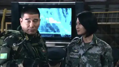 我是特种兵王艳兵休息调侃何晨光俘获美女晨光晨光,满脸春光