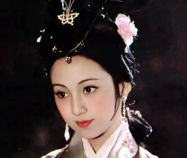 看了1984年的浙江台西施,才知董智芝为啥力压蒋勤勤
