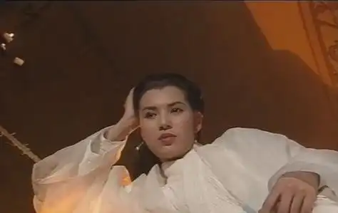 3个版本的小龙女睡绳子,看到剧照后,才明白原装高仿和山寨的区别
